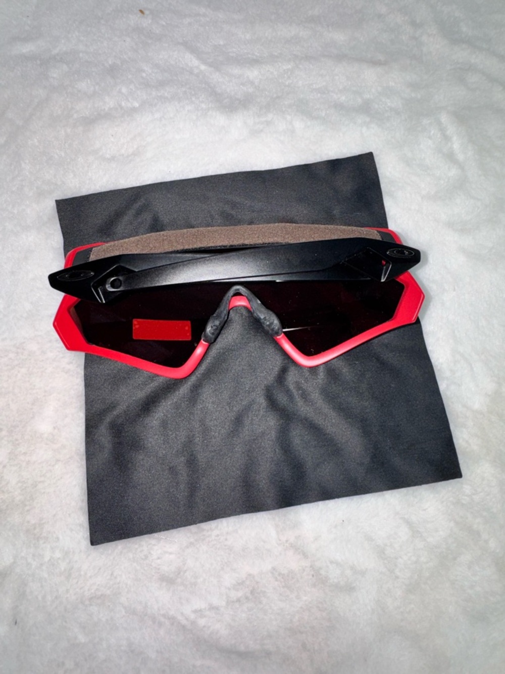 Red Ski/Snowboard Goggles - Picture 7 of 15
